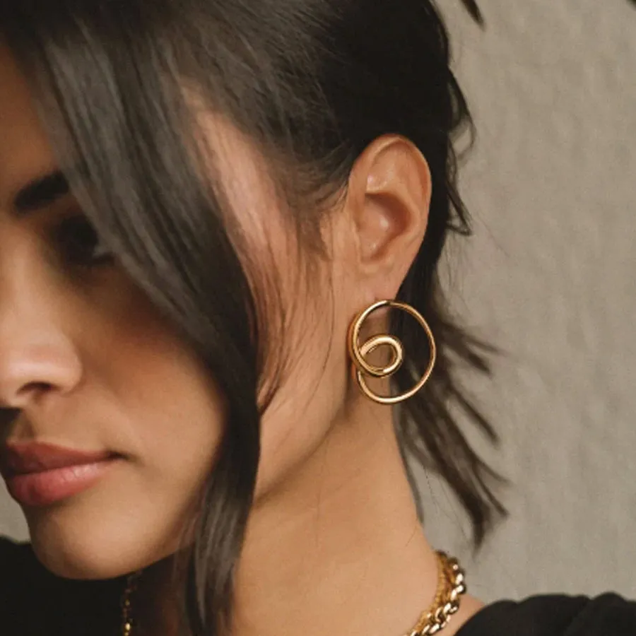 ALMYNOMA - Γυναικεία σκουλαρίκια TWIST LOOP GOLD Χρυσό